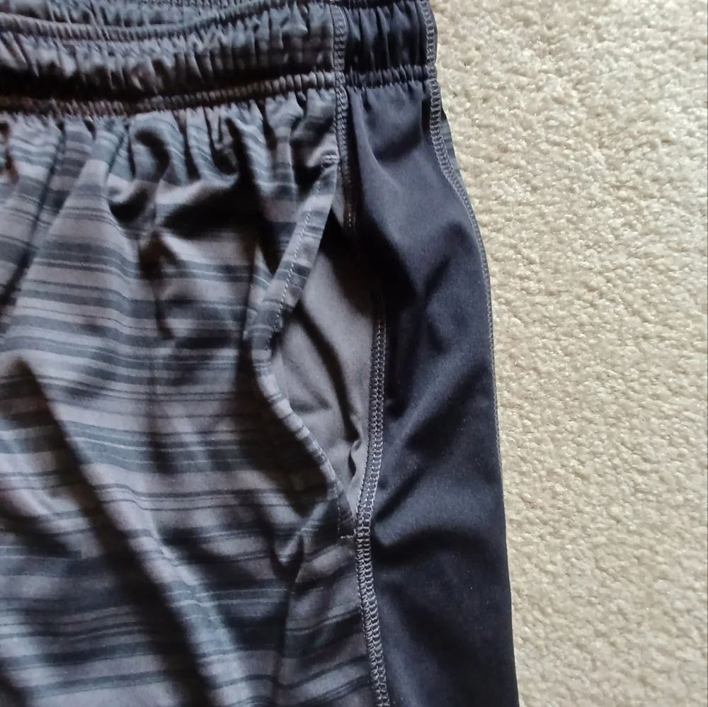 EUC Tek Gear Dry Tek Black Athletic Shorts - Men's Size XL - Picture 3 of 5